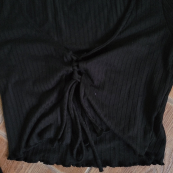 Crop top - Picture 2 of 3